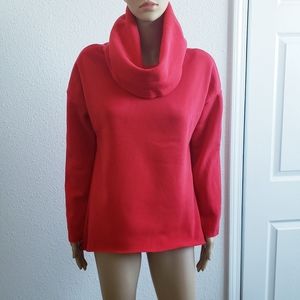 - Red hooded longsleeve sweartshirt
